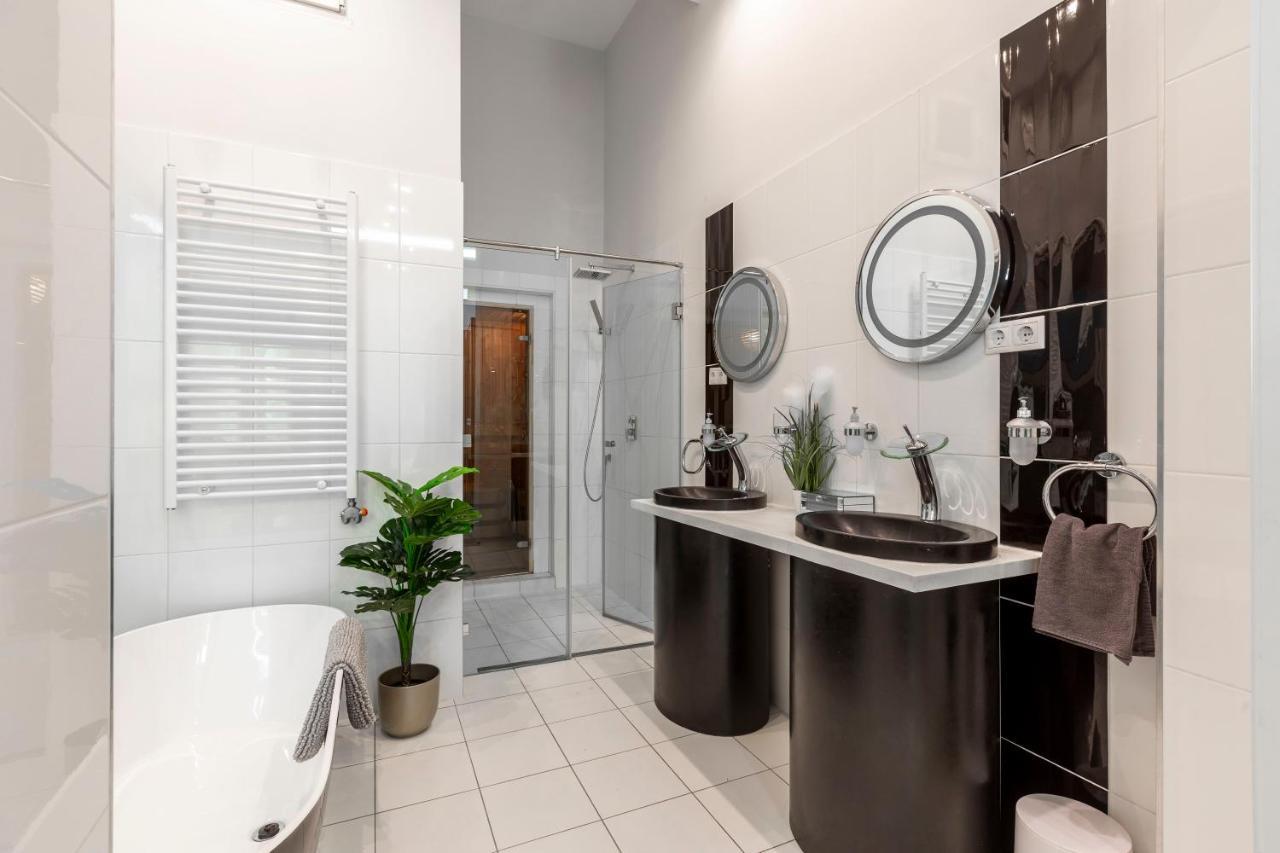 Luxurious & Spacious Downtown Residence In Liszt Ferenc Square Budapeste Exterior foto
