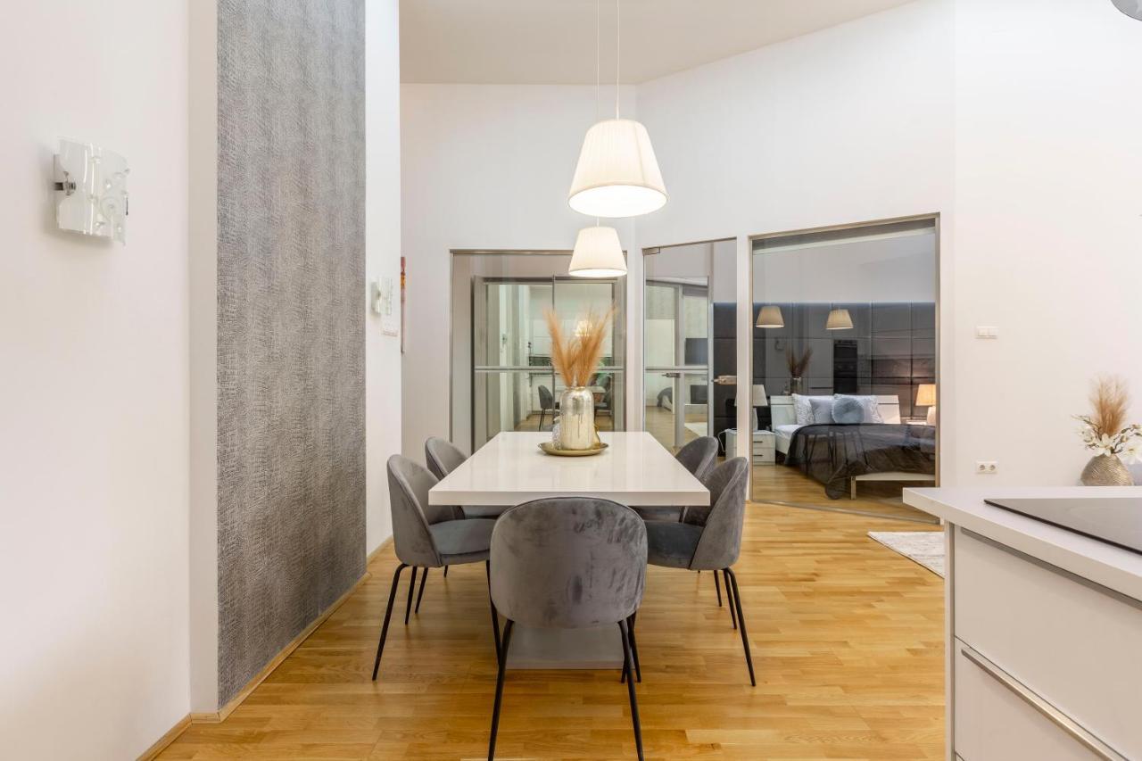 Luxurious & Spacious Downtown Residence In Liszt Ferenc Square Budapeste Exterior foto