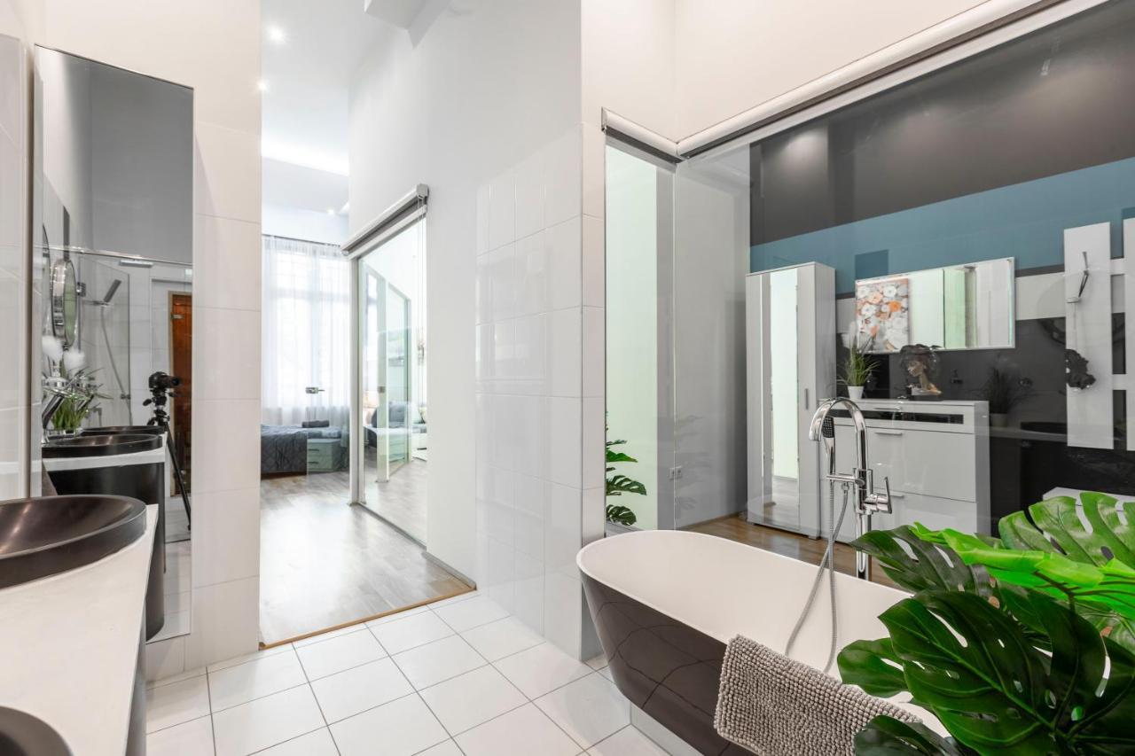 Luxurious & Spacious Downtown Residence In Liszt Ferenc Square Budapeste Exterior foto