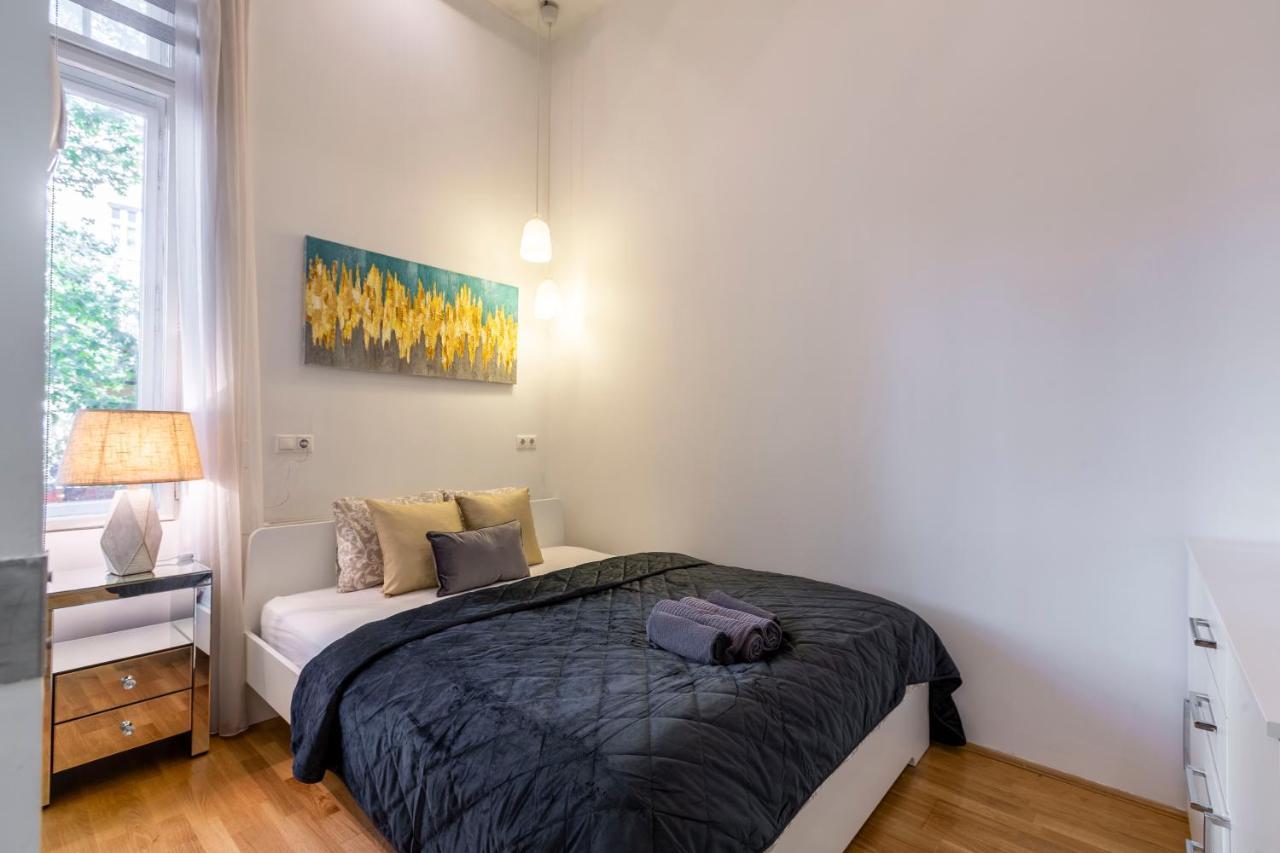 Luxurious & Spacious Downtown Residence In Liszt Ferenc Square Budapeste Exterior foto
