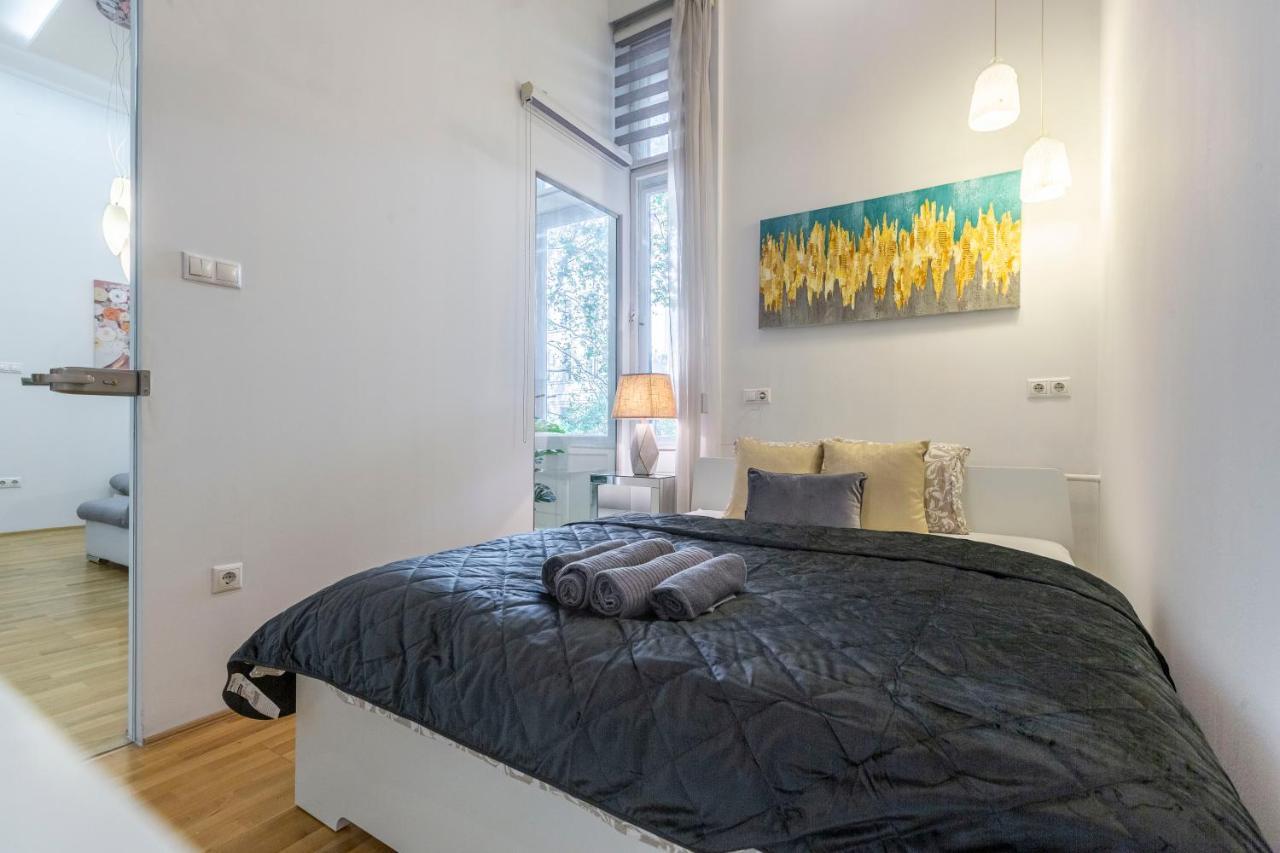 Luxurious & Spacious Downtown Residence In Liszt Ferenc Square Budapeste Exterior foto