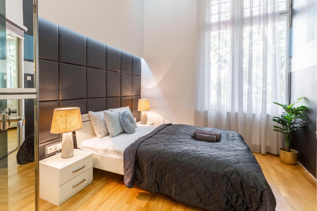 Luxurious & Spacious Downtown Residence In Liszt Ferenc Square Budapeste Exterior foto